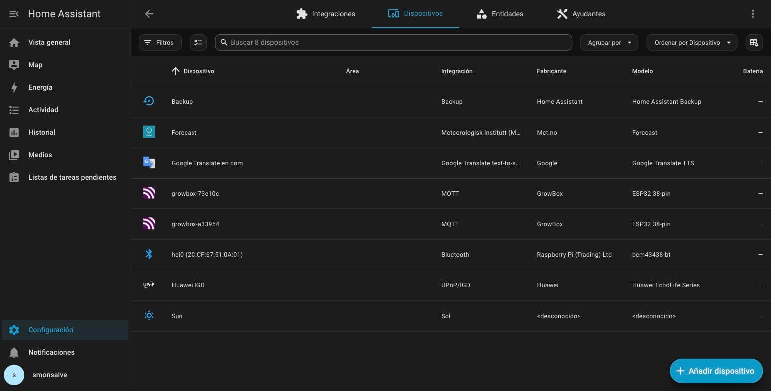 Lista de dispositivos de Home Assistant mostrando las dos cápsulas GrowBox junto a otros aparatos de la casa
